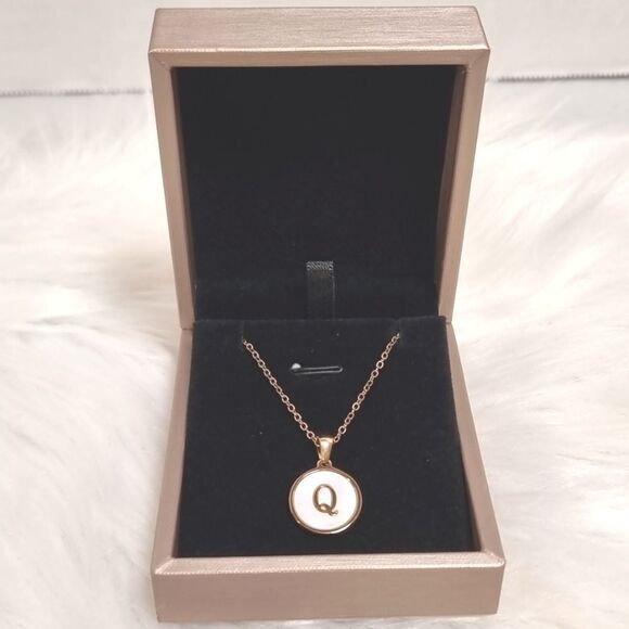 SHELL INITIAL PENDANT NECKLACE stainless steel gold plated Q R S or T - Picture 3 of 13